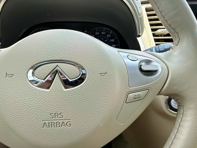 2017 INFINITI QX70 Base
