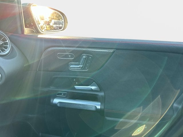 2025 Mercedes-Benz GLB 250