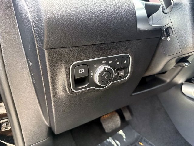 2026 Mercedes-Benz GLB 250