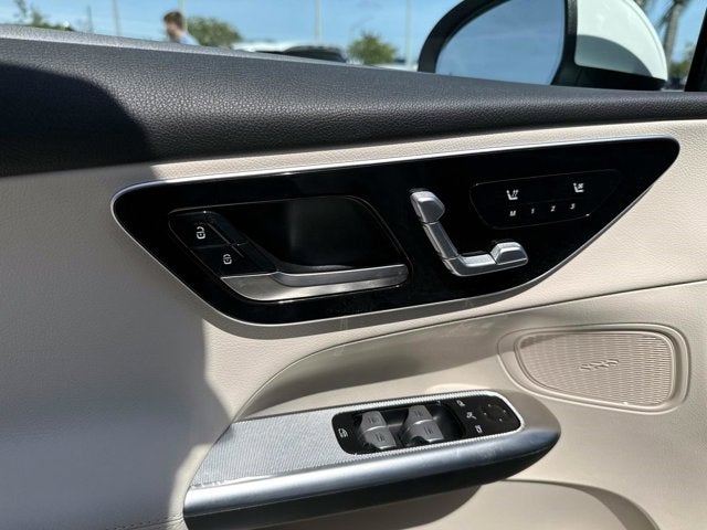 2025 Mercedes-Benz GLC 300