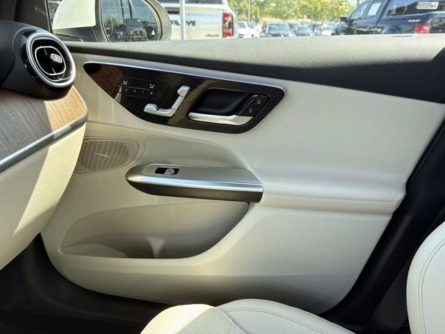 2025 Mercedes-Benz GLC 300