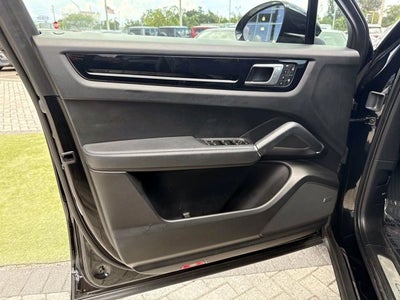 2023 Porsche Cayenne Base