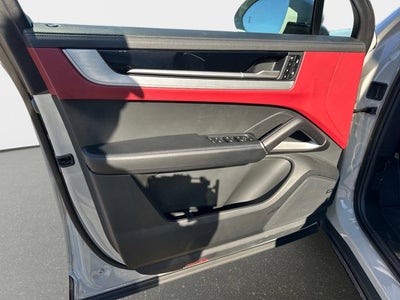 2025 Porsche Cayenne GTS