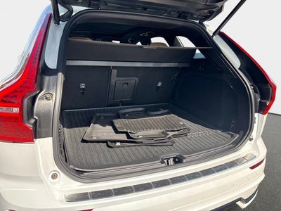 2024 Volvo XC60 B5 Ultimate Dark Theme