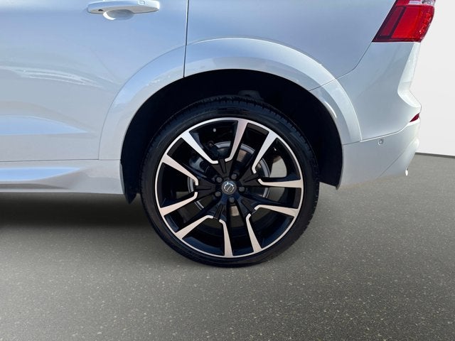 2024 Volvo XC60 B5 Ultimate Dark Theme