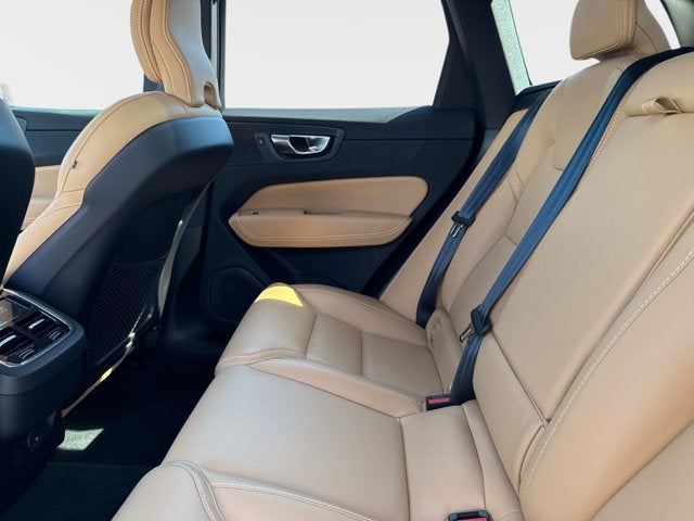 2024 Volvo XC60 B5 Ultimate Dark Theme