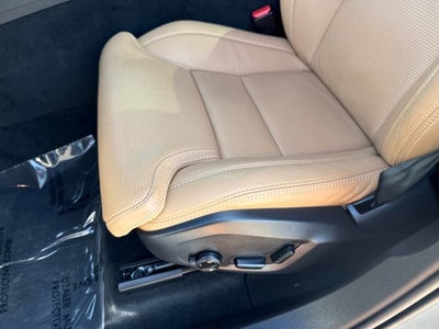 2024 Volvo XC60 B5 Ultimate Dark Theme