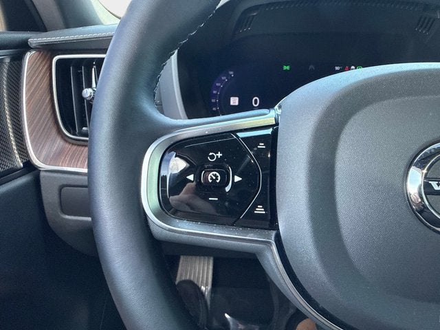 2024 Volvo XC60 B5 Ultimate Dark Theme