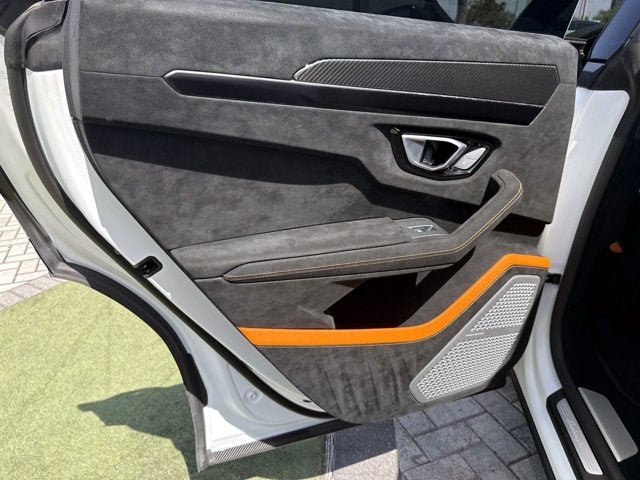 2023 Lamborghini Urus Performante