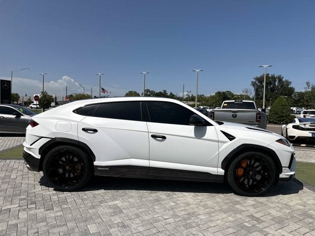 2023 Lamborghini Urus Performante