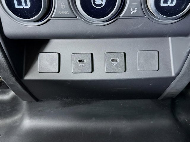 2024 Land Rover Defender 110 X-Dynamic SE