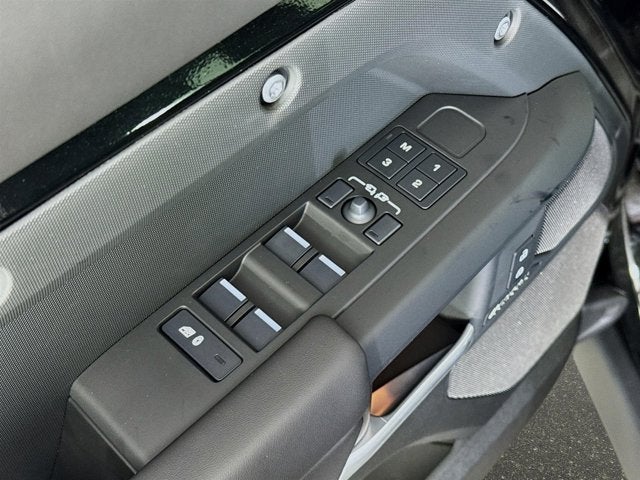 2026 Land Rover Defender 110 X-Dynamic SE