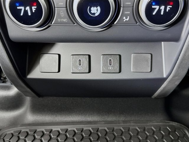 2026 Land Rover Defender 110 X-Dynamic SE