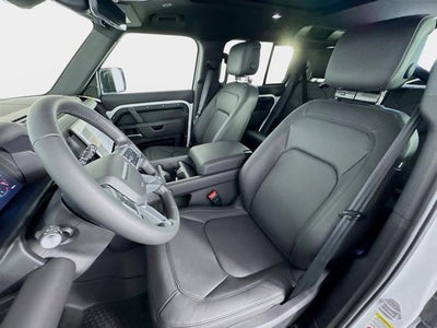 2026 Land Rover Defender 110 X-Dynamic SE