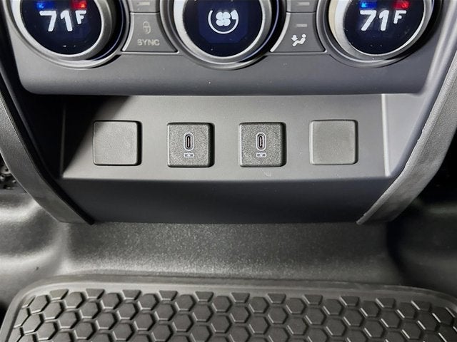 2026 Land Rover Defender 110 X-Dynamic SE