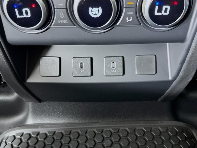 2026 Land Rover Defender 110 X-Dynamic SE