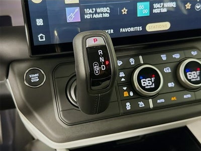 2026 Land Rover Defender 110 X-Dynamic SE