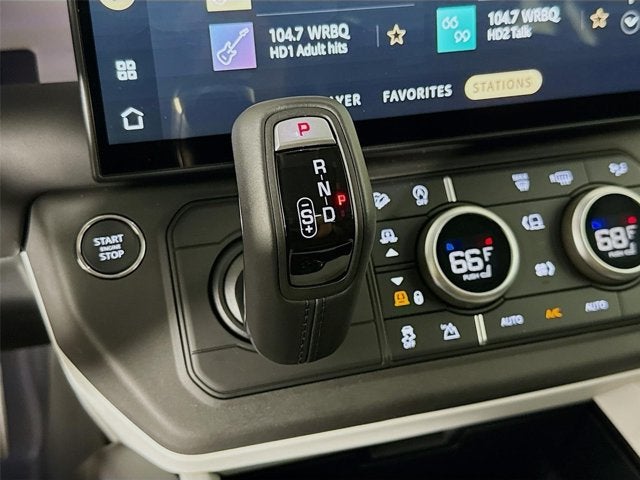 2026 Land Rover Defender 110 X-Dynamic SE