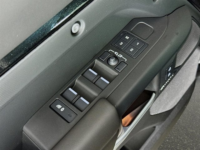2025 Land Rover Defender 110 X-Dynamic SE
