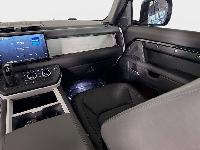 2025 Land Rover Defender 110 X-Dynamic SE