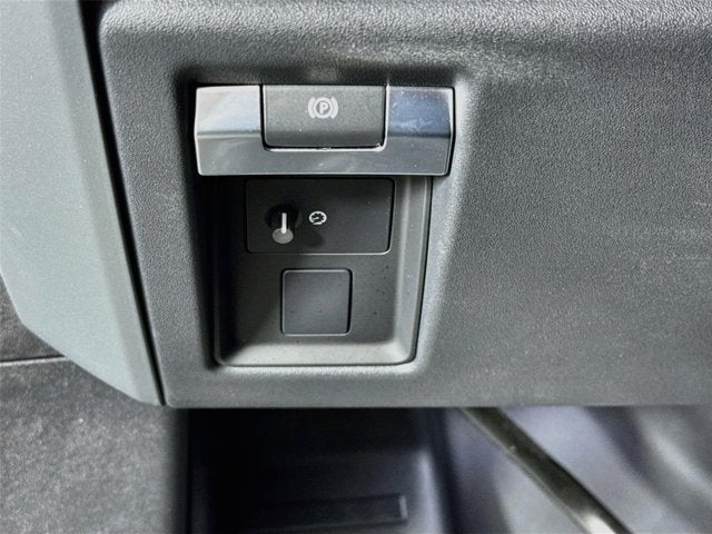 2026 Land Rover Defender 130 X-Dynamic SE