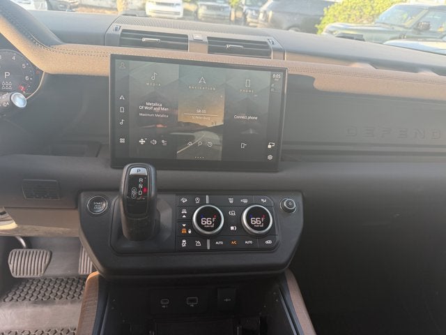 2023 Land Rover Defender 130 X-Dynamic SE