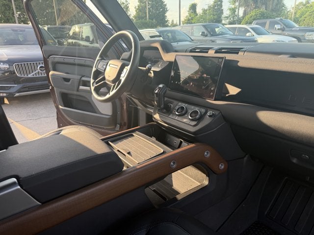 2023 Land Rover Defender 130 X-Dynamic SE