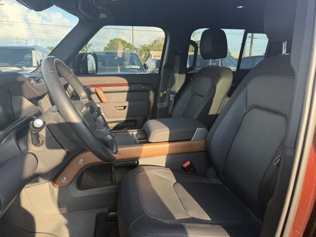 2023 Land Rover Defender 130 X-Dynamic SE