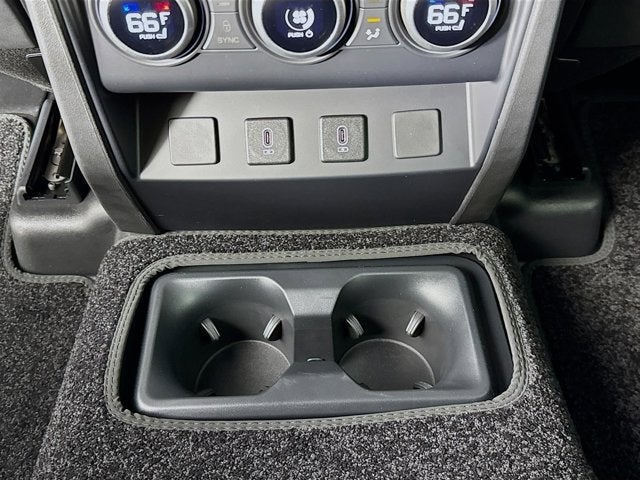 2026 Land Rover Defender 130 X-Dynamic SE