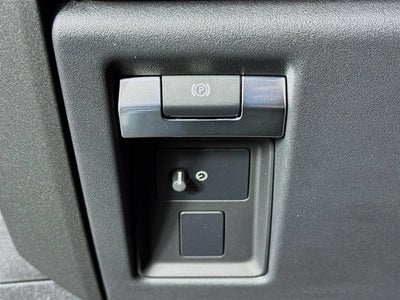 2025 Land Rover Defender 110 V8