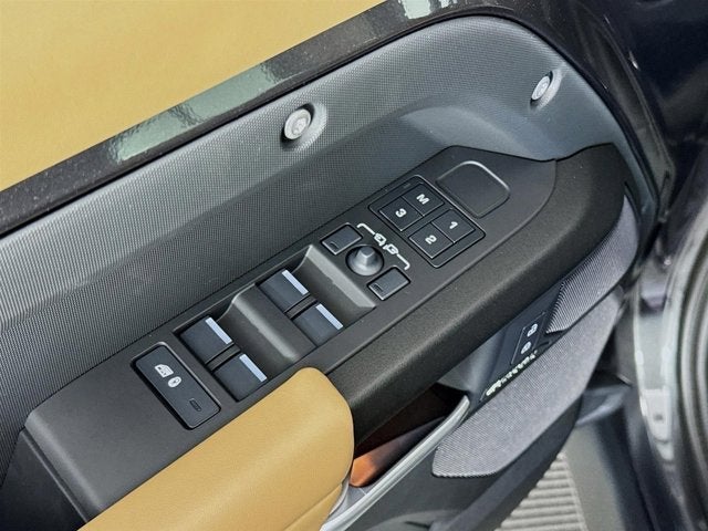 2025 Land Rover Defender 110 V8