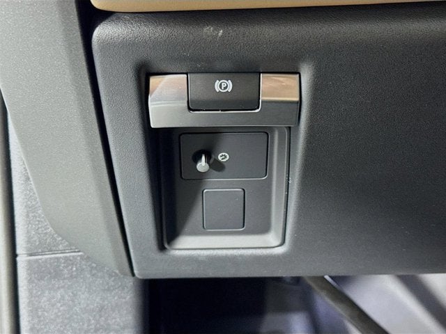 2026 Land Rover Defender 110 V8