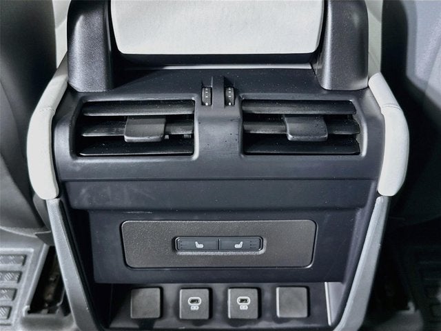 2025 Land Rover Defender 110 X