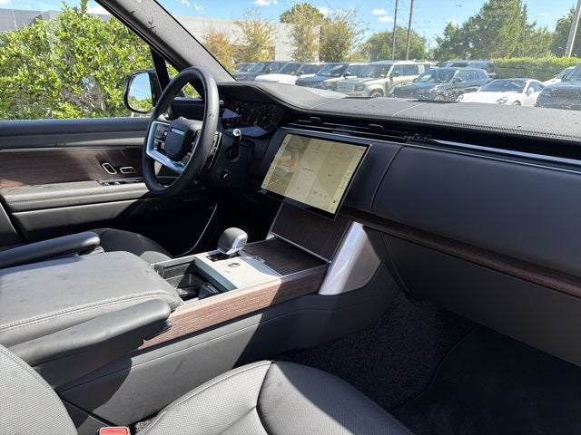 2025 Land Rover Range Rover SE
