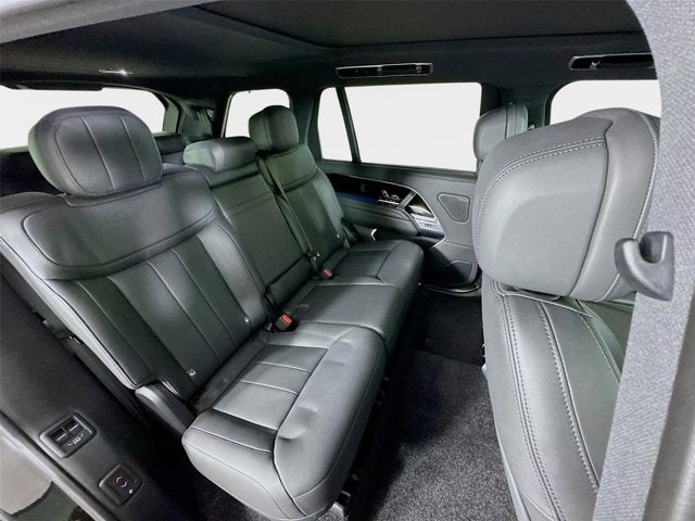 2025 Land Rover Range Rover SE