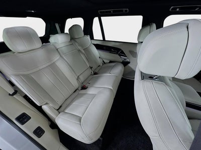 2025 Land Rover Range Rover SE