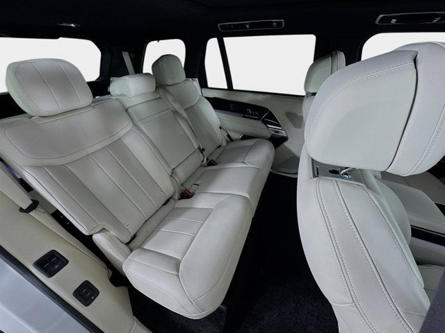 2025 Land Rover Range Rover SE