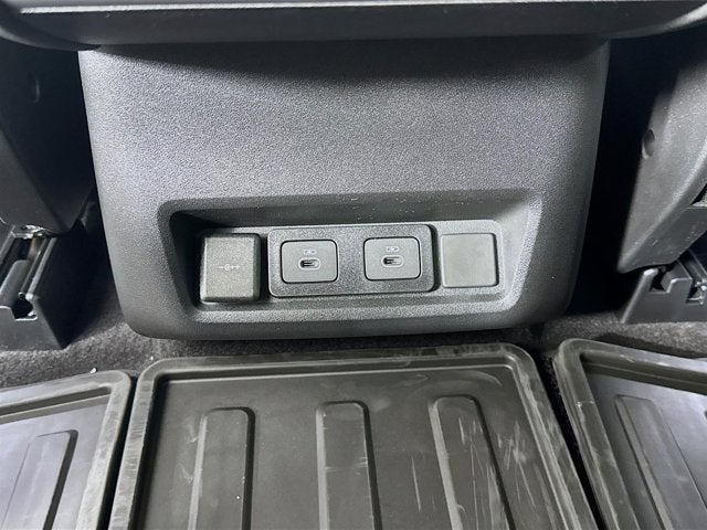 2025 Land Rover Discovery Dynamic SE