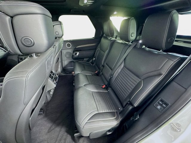 2023 Land Rover Discovery Metropolitan Edition