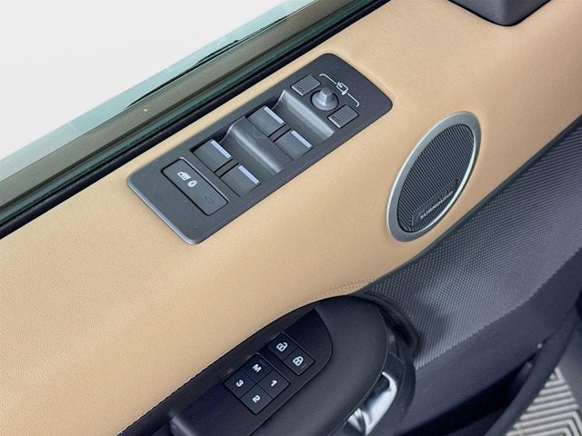 2025 Land Rover Discovery Metropolitan Edition