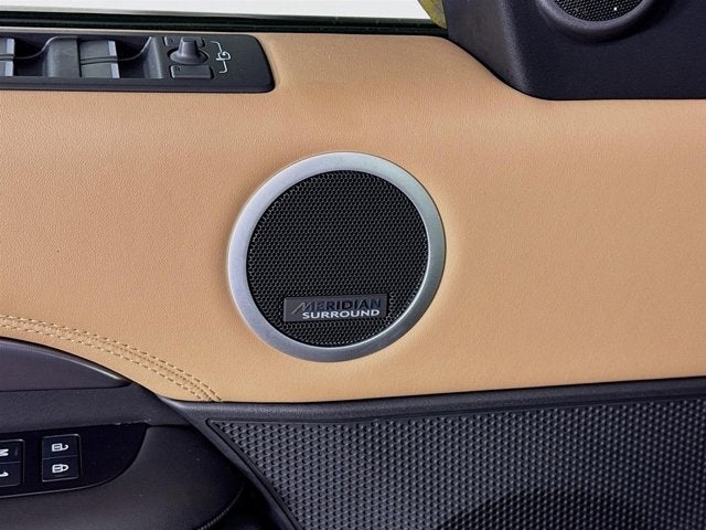 2025 Land Rover Discovery Metropolitan Edition