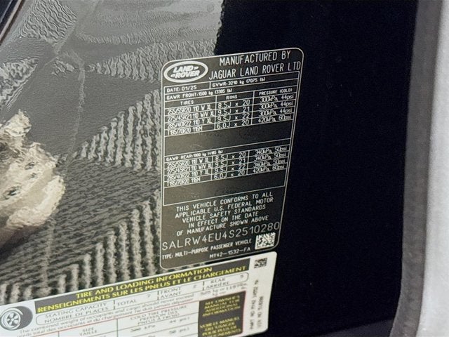 2025 Land Rover Discovery Metropolitan Edition