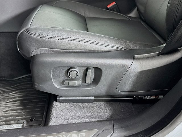 2026 Land Rover Range Rover Velar Dynamic SE