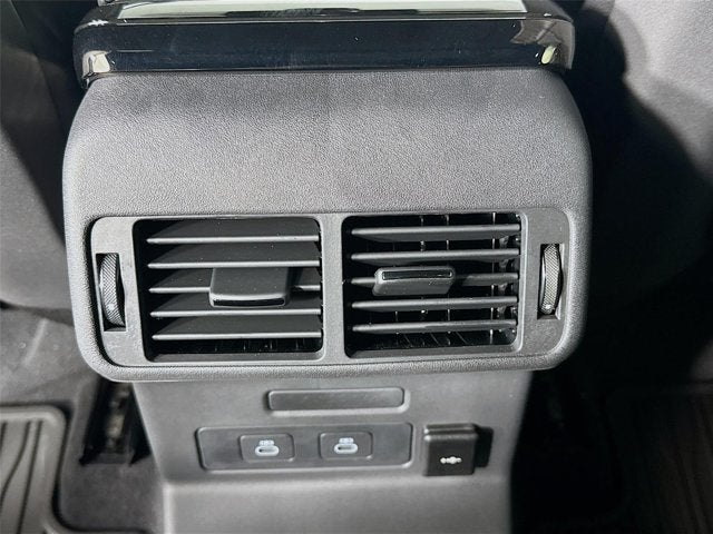 2026 Land Rover Range Rover Velar Dynamic SE