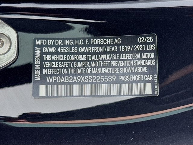 2025 Porsche 911 Carrera 4 GTS