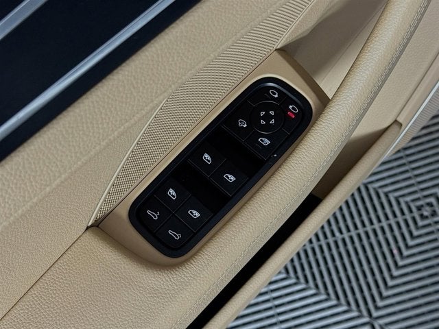 2023 Porsche Panamera 4 Platinum Edition