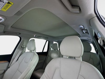 2021 Volvo XC90 T6 Momentum