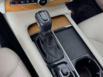 2021 Volvo XC90 T6 Momentum