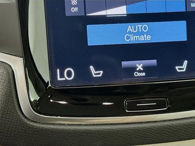 2021 Volvo XC90 T6 Momentum