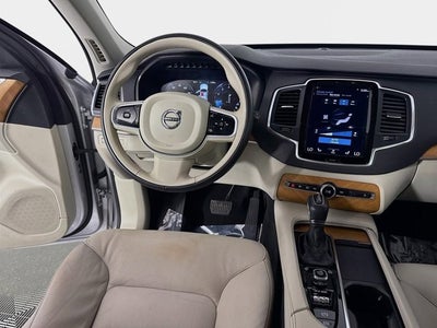 2021 Volvo XC90 T6 Momentum